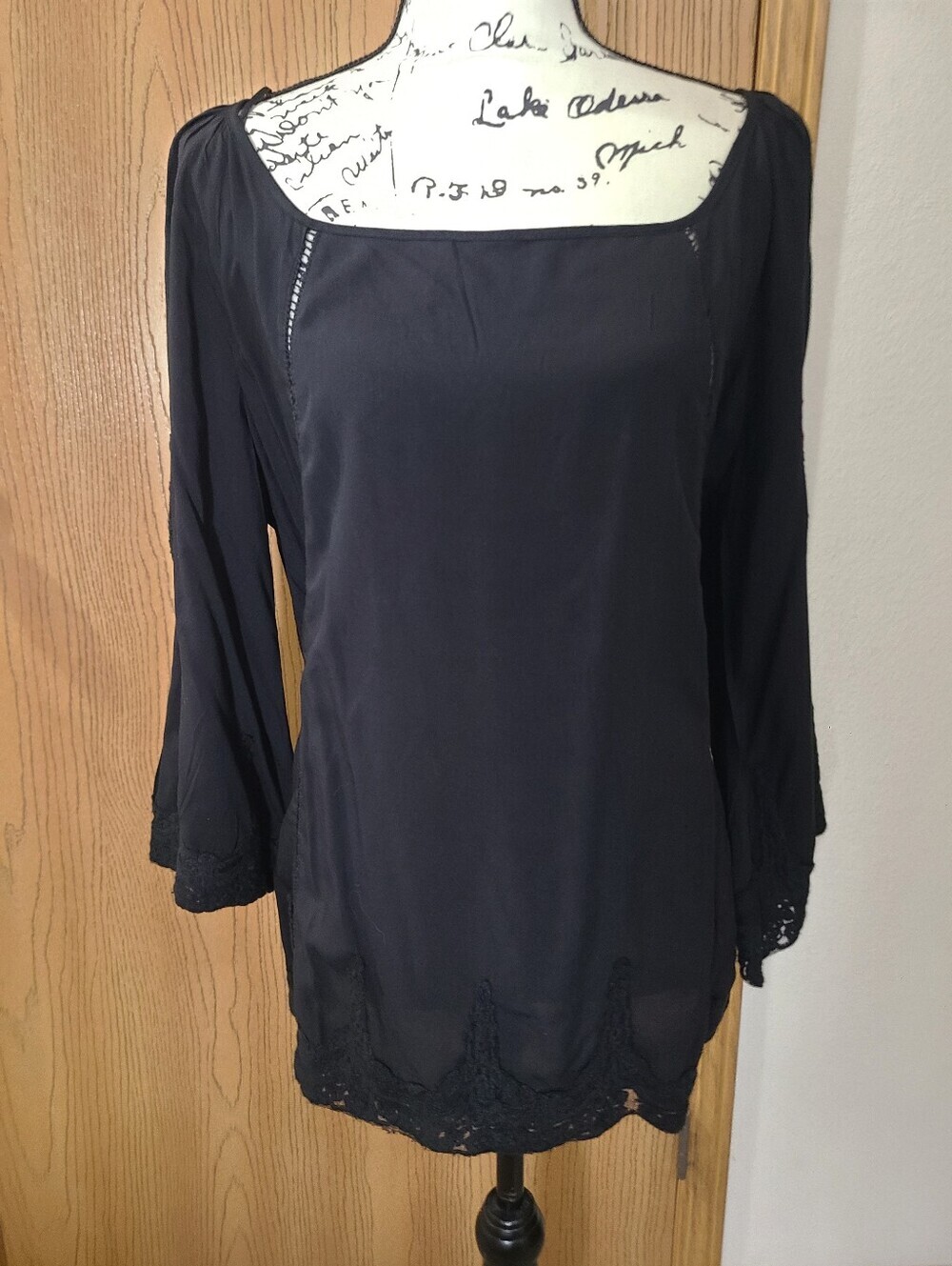 NWT Solitaire Boho Crochet Lace Peasant Top